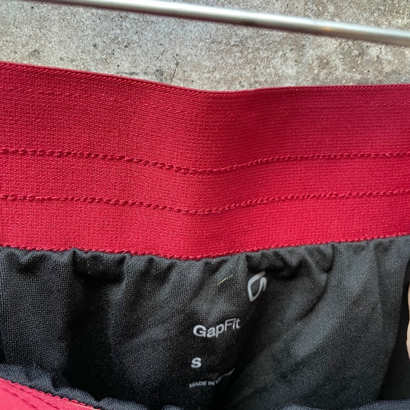 ❤️ GAPFIT GAP FIT RUNNING SHORTS SIZE SMALL - Picture 3 of 5